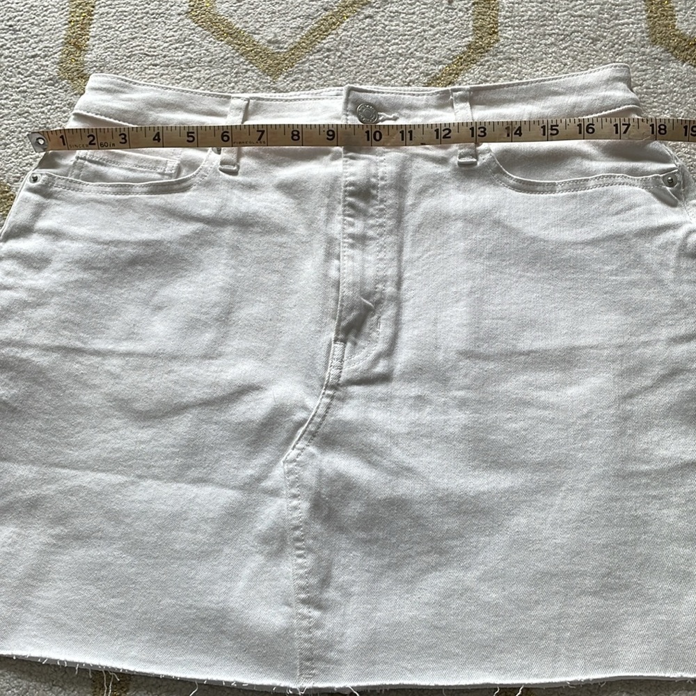 Banana Republic White Denim Skirt, Sz. 12 - Picture 6 of 8